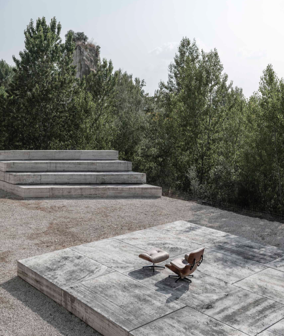 Lounge Chair & Ottoman – Icona del design moderno in cuoio e legno 65 - immagine 7