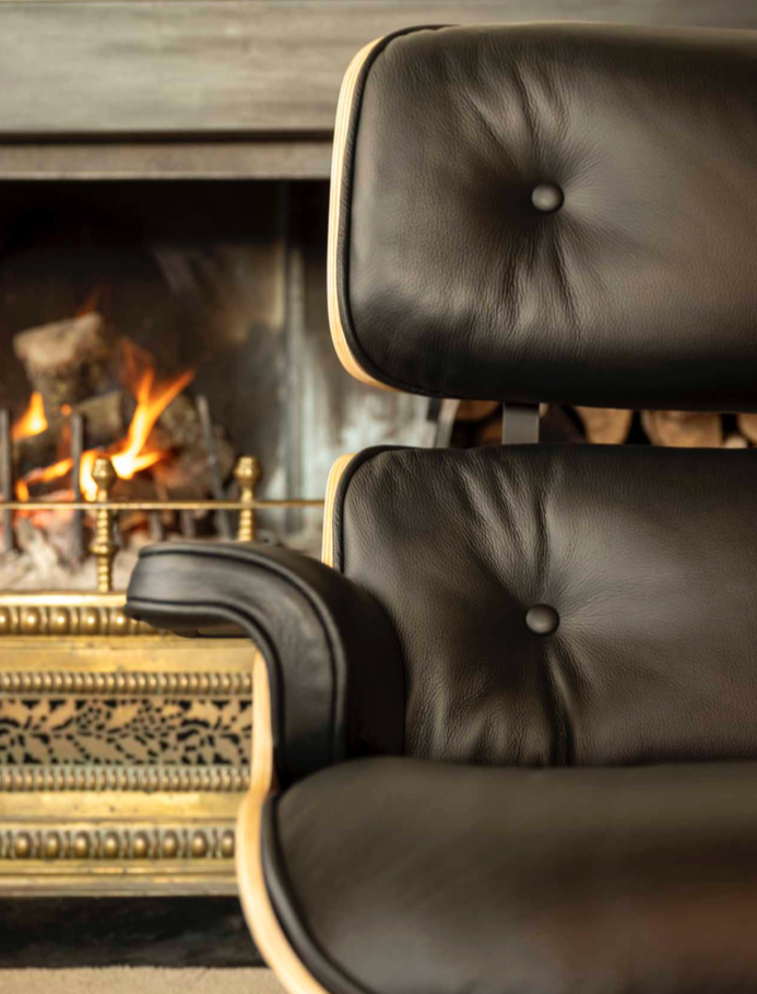 Lounge Chair & Ottoman – Icona del design moderno in cuoio e legno 65 - immagine 4