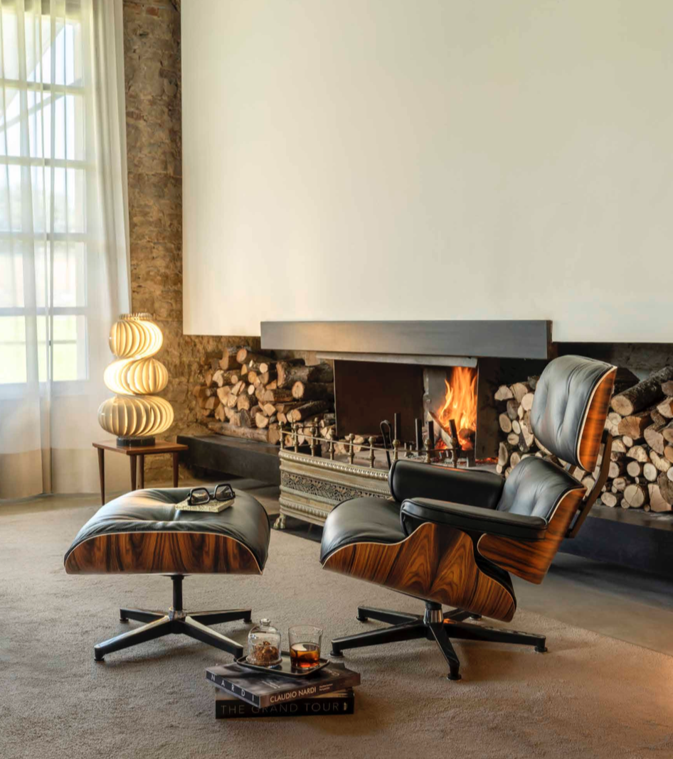 Lounge Chair & Ottoman – Icona del design moderno in cuoio e legno 65