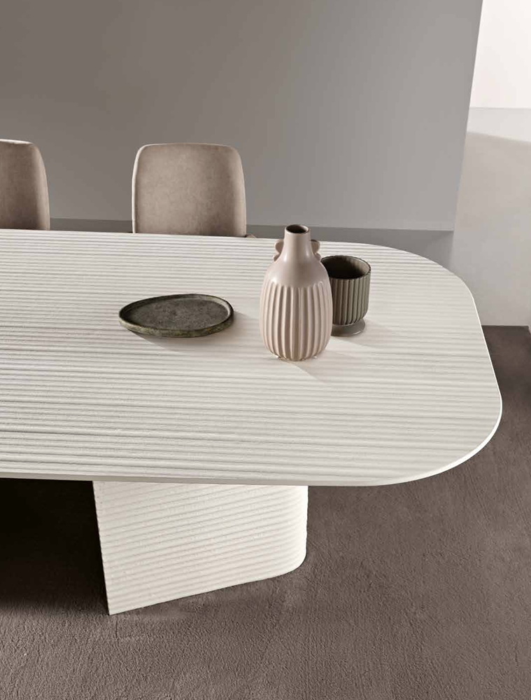 Tavolo Lord – Tavolo di Design in Vetro Rigato con Piano Tortora Effetto Cemento (240x120) 11 - immagine 4
