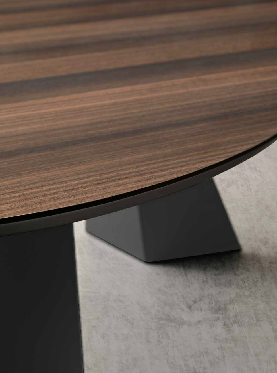 Tavolo TAN 11 Ovale – Design Essenziale in Rovere Impiallacciato (210×109 H75) - immagine 2