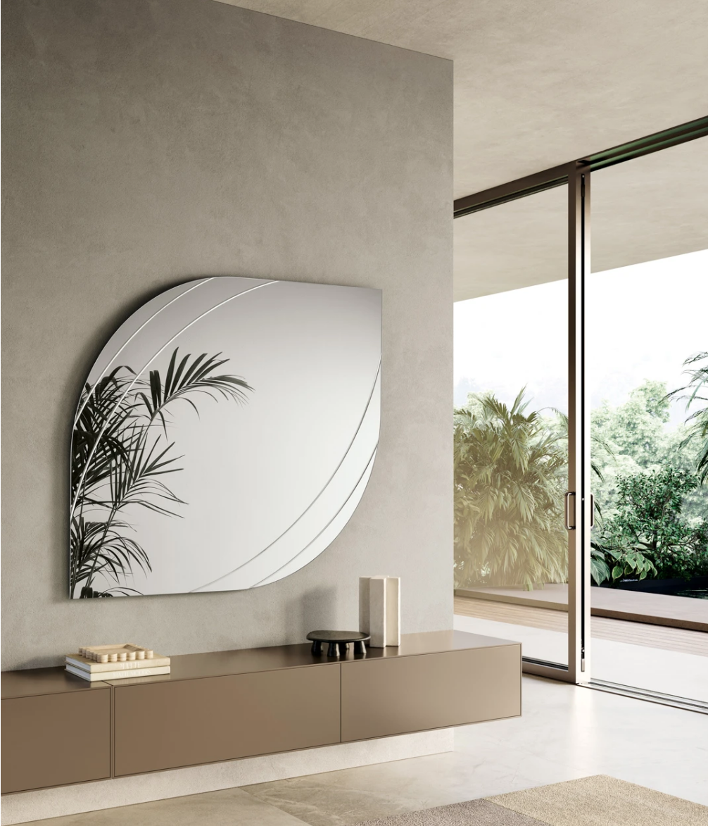 Specchio Jon 56 – Specchio Sagomato con Incisioni Curve