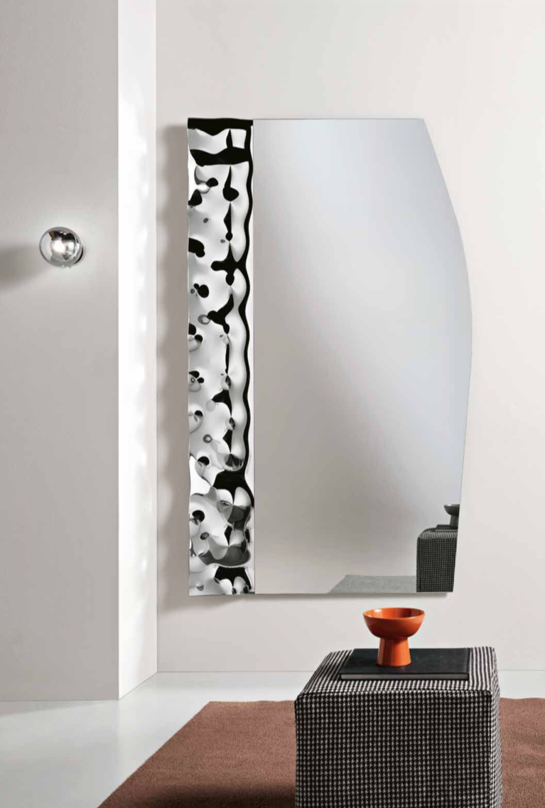Specchio Lool 11 – Design Sagomato con Inserto in Vetro Mosso